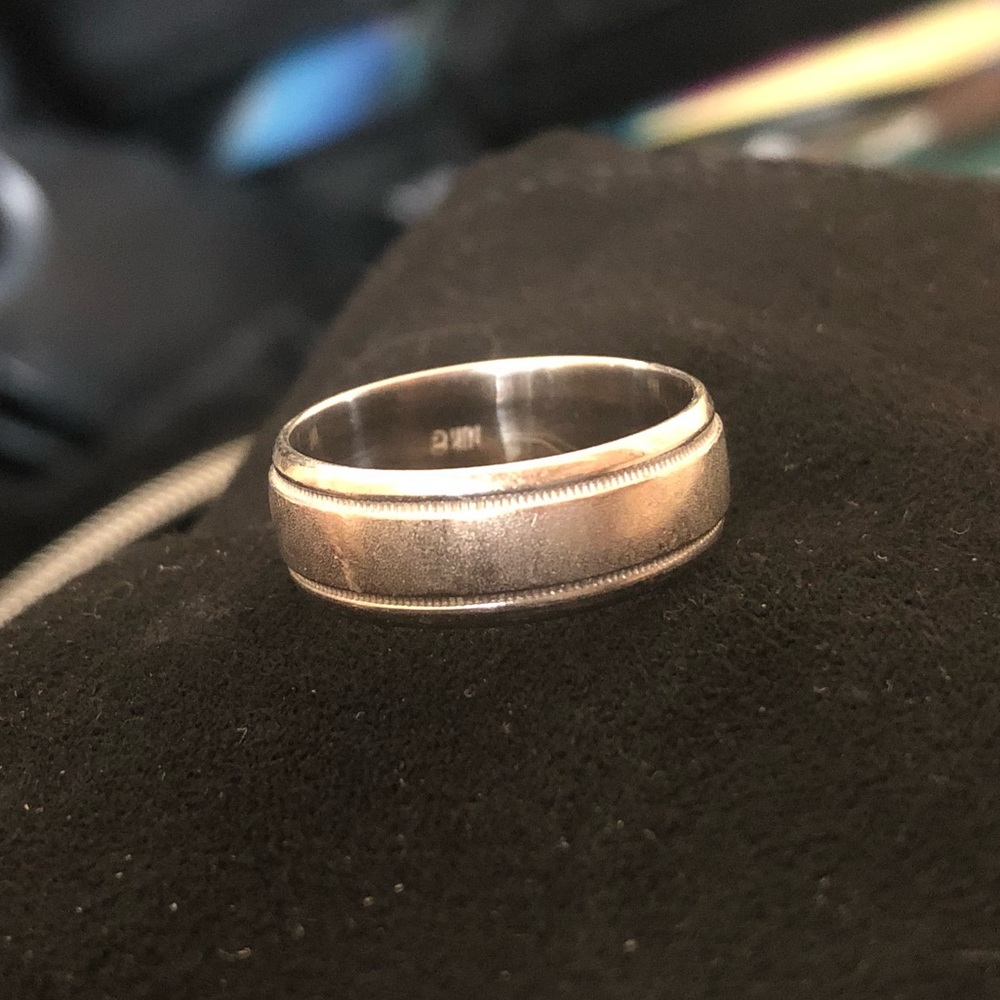 Men’s 10k White Gold Wedding Band $800 value